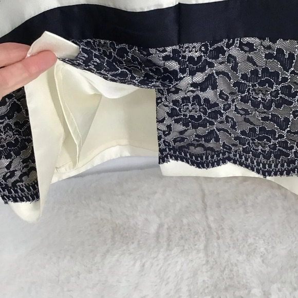 Katherine Kelly Brittany Lace Tiered Fitted Sleeveless Dress Navy/Creme Size 8 - Picture 8 of 9